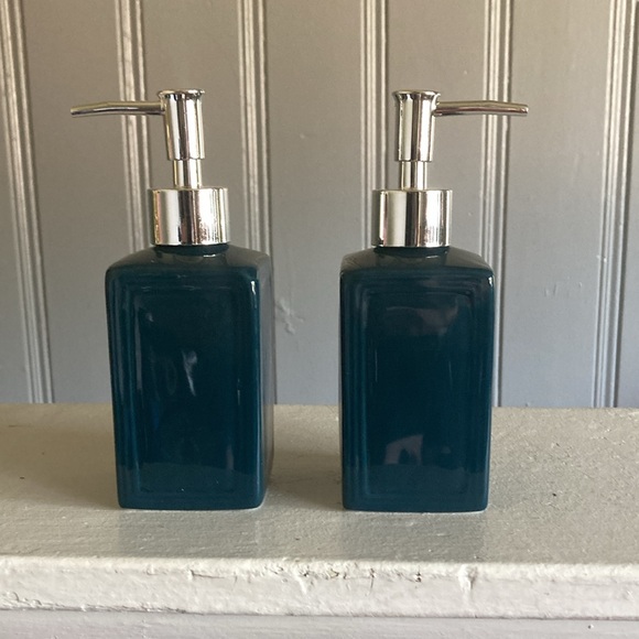 NWT- 2- Beautiful Blue Ceramic Square Hand Soap Pump Dispensers-w/ Chrome Pumps - Picture 3 of 17